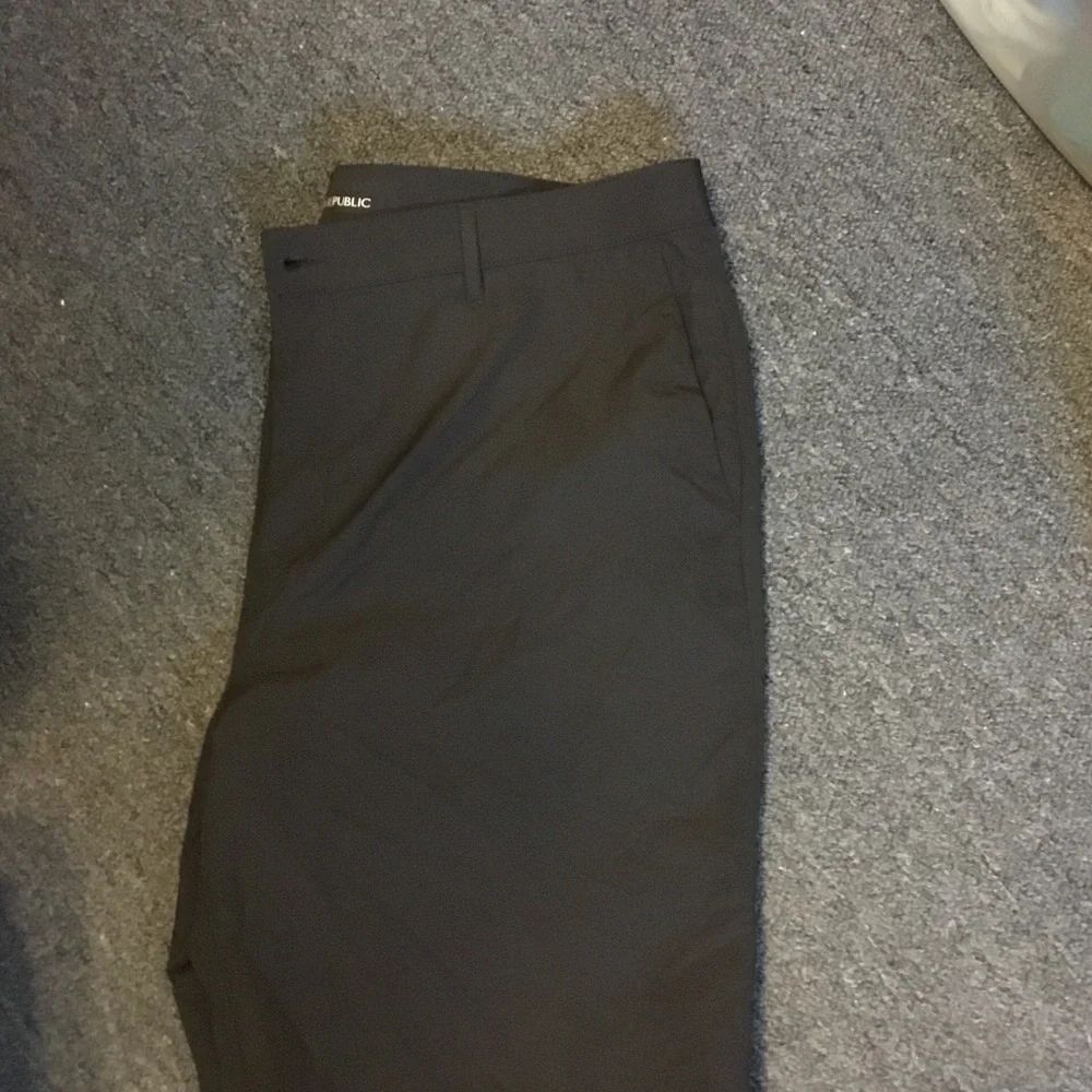 Banana Republic Golf Men's Pants.